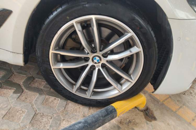 Used BMW 5 Series 2019 525Li M Sport Package Right Front Wheel Hub