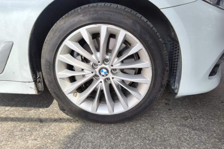 Used BMW 5 Series 2019 530Li Leading Model Luxury Package Right Front Wheel Hub