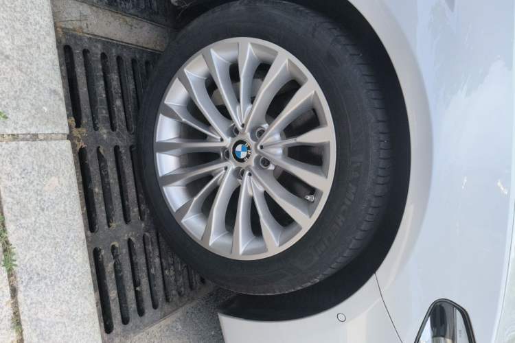 Used BMW 5 Series 2019 Facelifted 530Li Leading Edition Luxury Package Right Front Wheel Hub