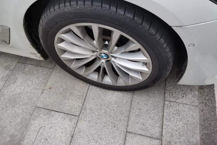 Used BMW 5 Series 2019 Facelifted 525Li Luxury Package Right Front Wheel Hub