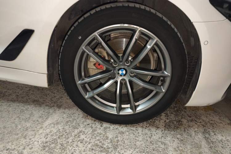 Used BMW 5 Series 2019 525i M Sport Package Right Front Wheel Hub