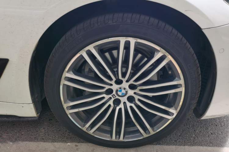 Used BMW 5 Series 2019 530Li Leading Model M Sport Package Right Front Wheel Hub