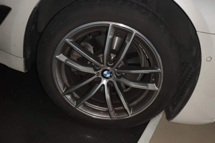 Used BMW 5 Series 2019 525Li M Sport Package Right Front Wheel Hub