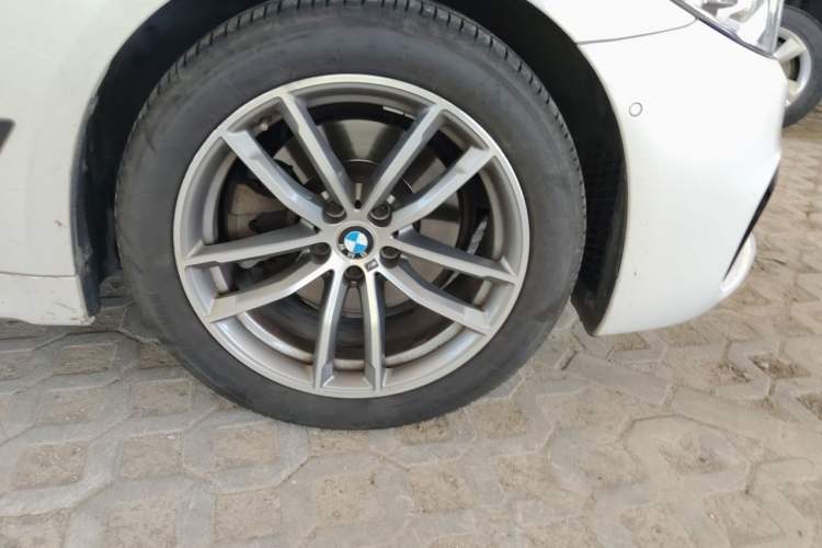 Used BMW 5 Series 2019 525Li M Sport Package Right Front Wheel Hub