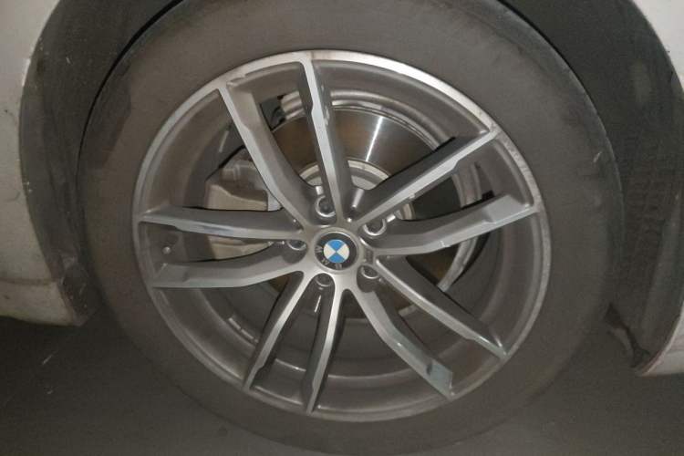 Used BMW 5 Series 2019 525Li M Sport Package Right Front Wheel Hub