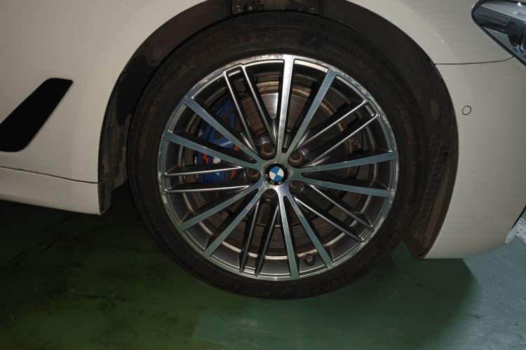 Used BMW 5 Series 2019 530i M Sport Package Right Front Wheel Hub
