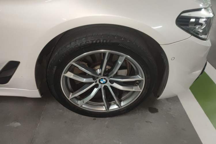 Used BMW 5 Series 2019 Restyled 525Li M Sport Package Right Front Wheel Hub
