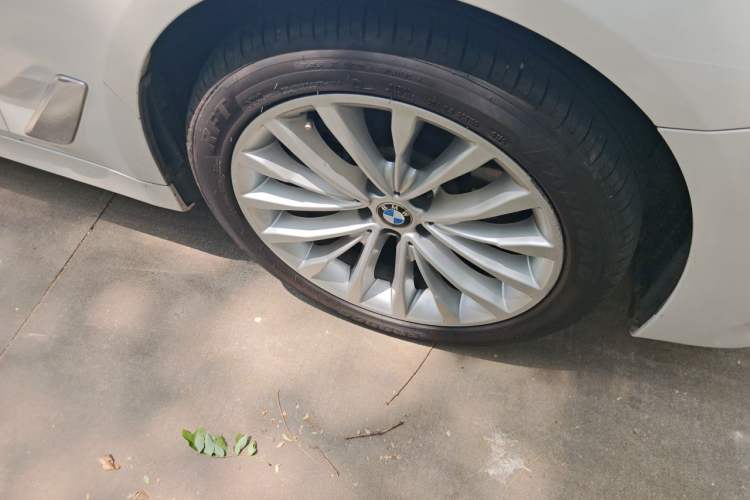 Used BMW 5 Series 2019 525Li Luxury Package Right Front Wheel Hub