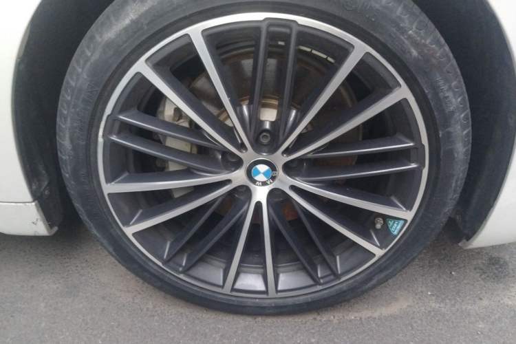 Used BMW 5 Series 2019 530Li Leading Model M Sport Package Right Front Wheel Hub