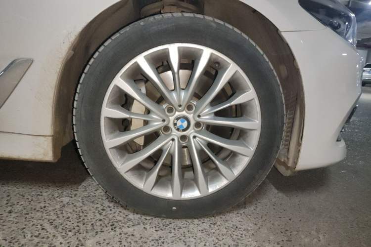 Used BMW 5 Series 2019 Facelifted 530Li Luxury Edition Premium Package Right Front Wheel Hub