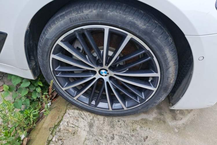 Used BMW 5 Series 2019 Restyled 530Li Luxury Edition M Sport Package Right Front Wheel Hub