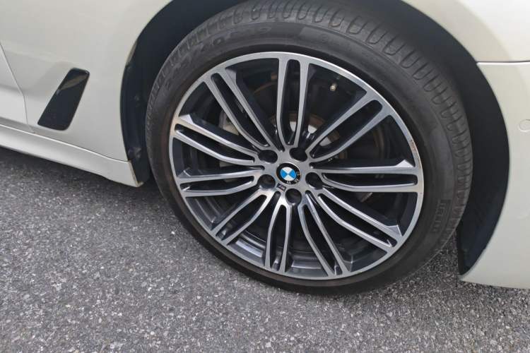 Used BMW 5 Series 2019 530Li xDrive M Sport Package Right Front Wheel Hub