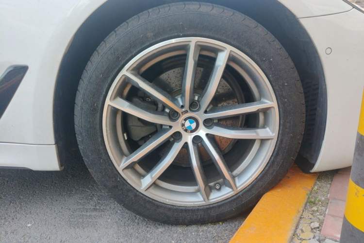 Used BMW 5 Series 2019 Restyled 525Li M Sport Package Right Front Wheel Hub