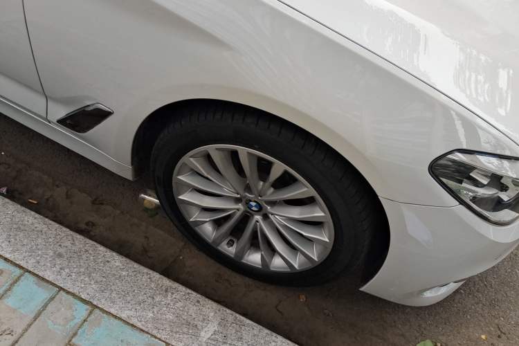 Used BMW 5 Series 2019 Facelifted 525Li Luxury Package Right Front Wheel Hub