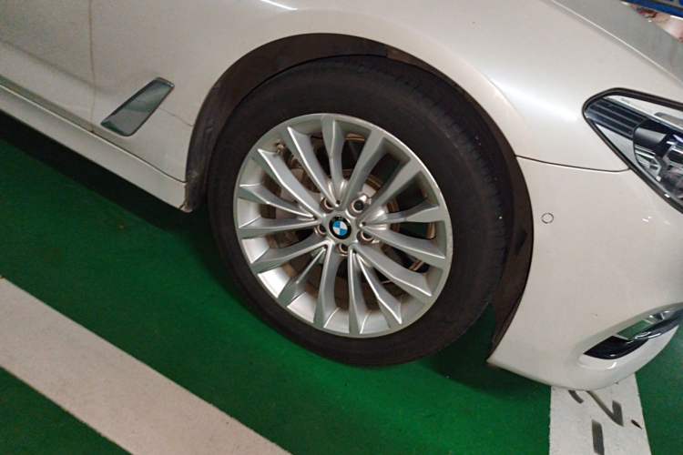Used BMW 5 Series 2019 Facelifted 530Li Luxury Edition Premium Package Right Front Wheel Hub