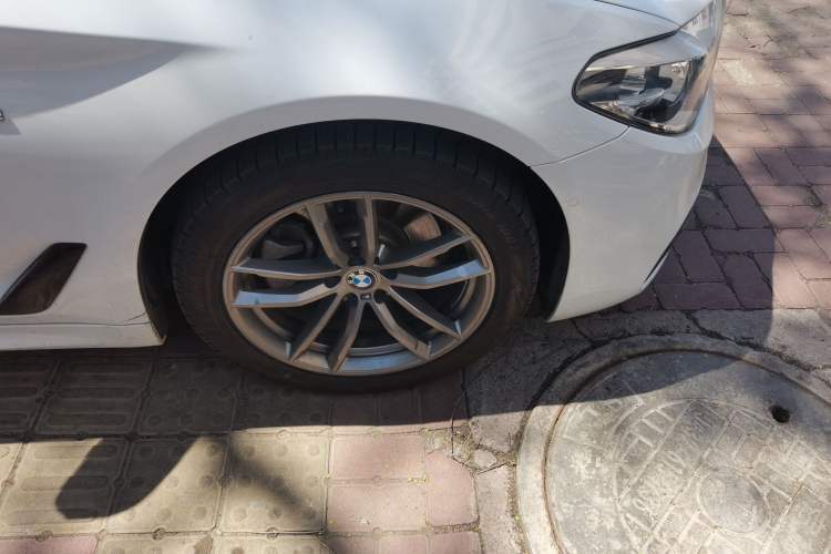 Used BMW 5 Series 2019 525i M Sport Package Right Front Wheel Hub