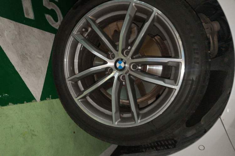 Used BMW 5 Series 2019 525Li M Sport Package Right Front Wheel Hub