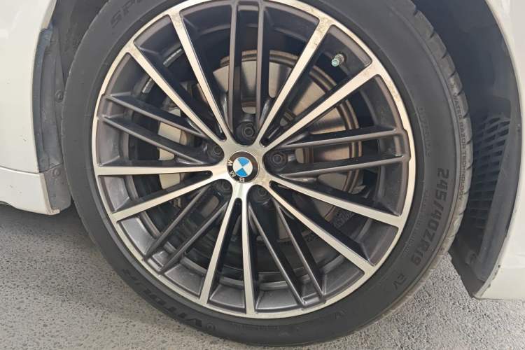 Used BMW 5 Series 2019 Restyled 530Li Luxury Edition M Sport Package Right Front Wheel Hub