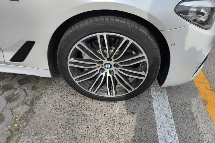 Used BMW 5 Series 2019 530Li Leading Model M Sport Package Right Front Wheel Hub