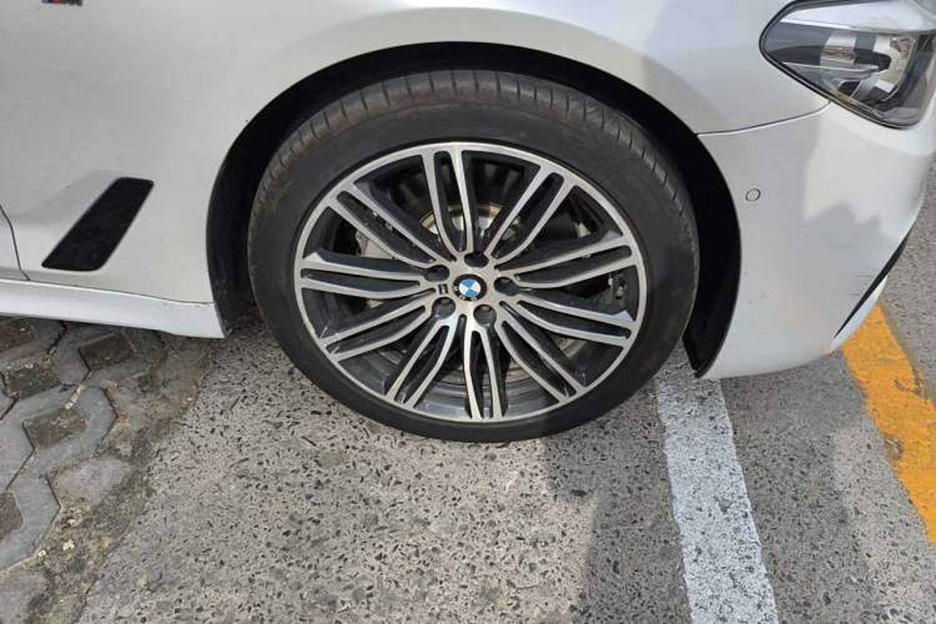 Used BMW 5 Series 2019 530Li Leading Model M Sport Package Right Front Wheel Hub