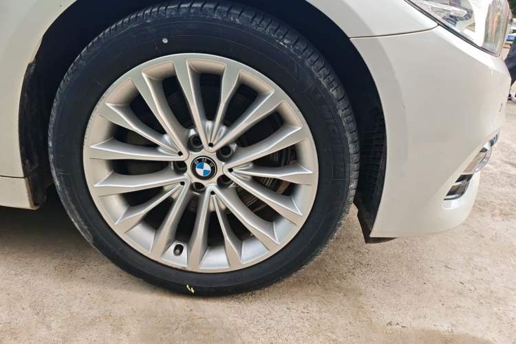 Used BMW 5 Series 2019 525Li Luxury Package Right Front Wheel Hub