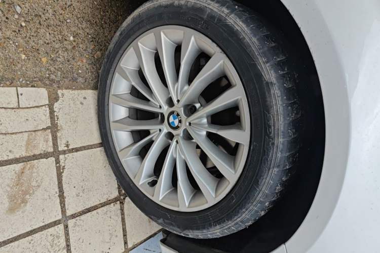 Used BMW 5 Series 2019 525Li Luxury Package Right Front Wheel Hub