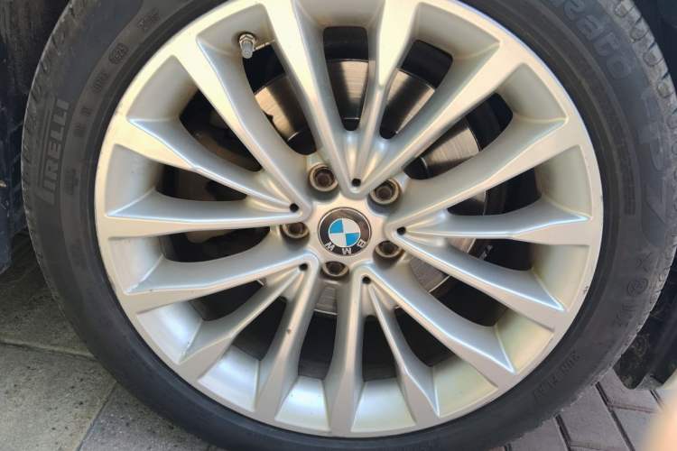 Used BMW 5 Series 2019 525Li Luxury Package Right Front Wheel Hub