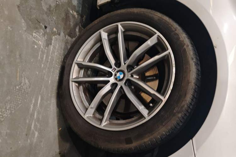 Used BMW 5 Series 2019 525Li M Sport Package Right Front Wheel Hub