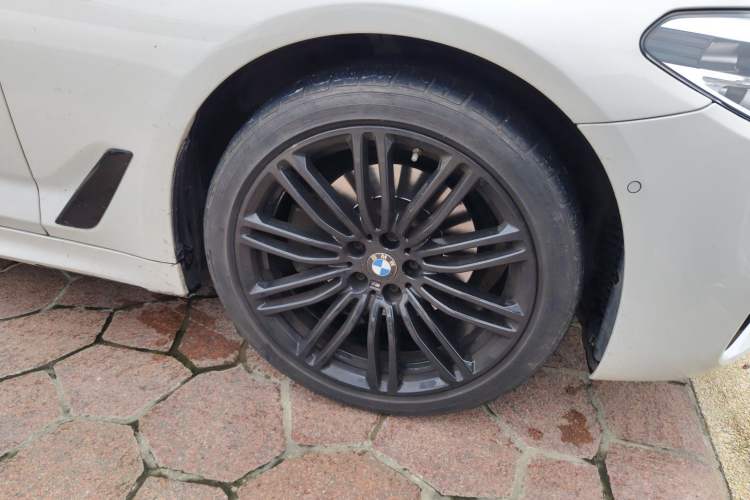 Used BMW 5 Series 2019 Restyled 525Li M Sport Package Right Front Wheel Hub