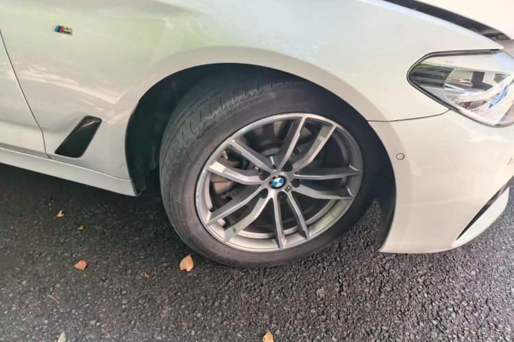 Used BMW 5 Series 2019 525Li M Sport Package Right Front Wheel Hub