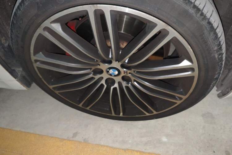Used BMW 5 Series 2019 Facelifted 530Li Leading Edition M Sport Package Right Front Wheel Hub