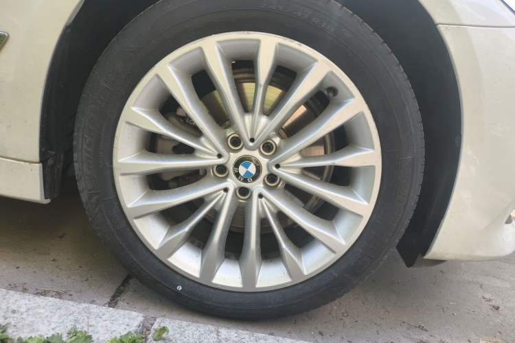Used BMW 5 Series 2019 525Li Luxury Package Right Front Wheel Hub