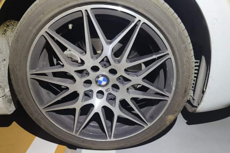 Used BMW 5 Series 2019 525i M Sport Package Right Front Wheel Hub