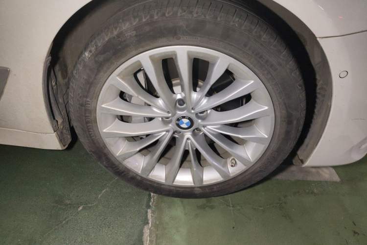 Used BMW 5 Series 2019 Facelifted 530Li Leading Edition Luxury Package Right Front Wheel Hub