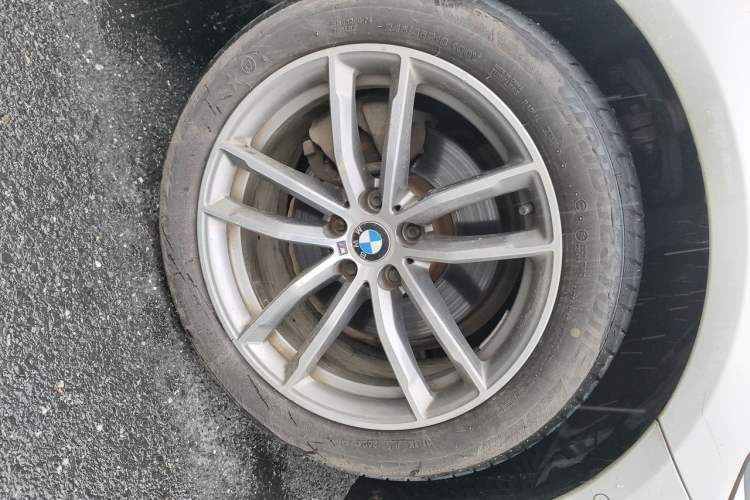 Used BMW 5 Series 2019 525Li M Sport Package Right Front Wheel Hub