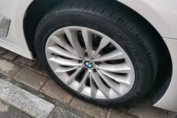 Used BMW 5 Series 2019 525Li Luxury Package Right Front Wheel Hub