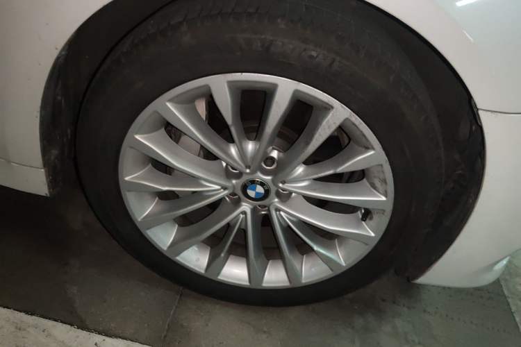 Used BMW 5 Series 2019 530Li Leading Model Luxury Package Right Front Wheel Hub