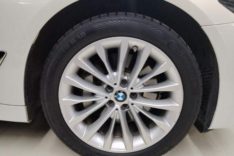 Used BMW 5 Series 2019 530Li xDrive Luxury Package Right Front Wheel Hub