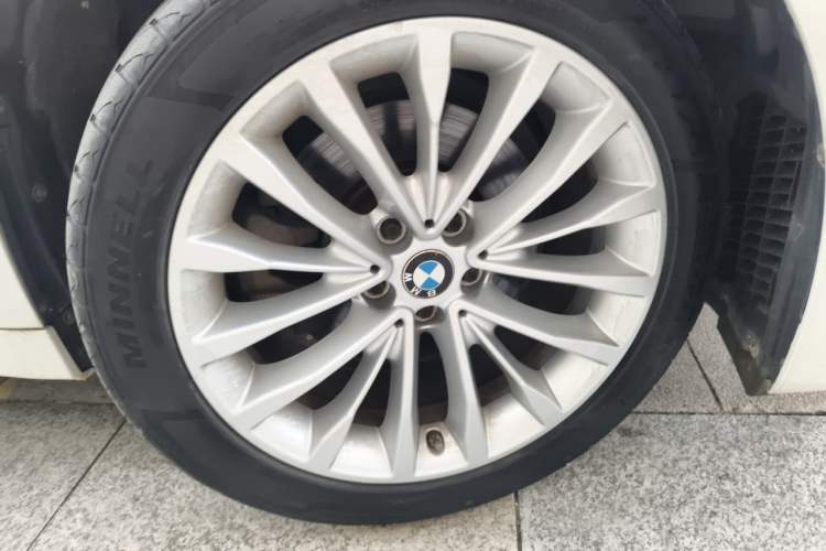 Used BMW 5 Series 2019 Facelifted 525Li Luxury Package Right Front Wheel Hub