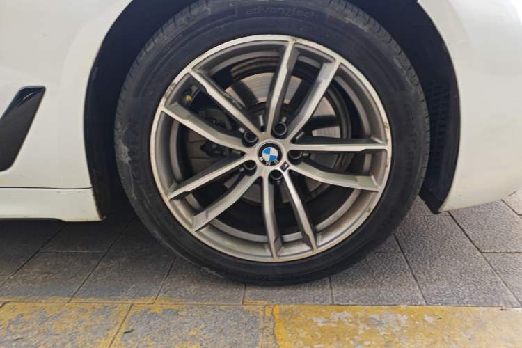 Used BMW 5 Series 2019 525Li M Sport Package Right Front Wheel Hub