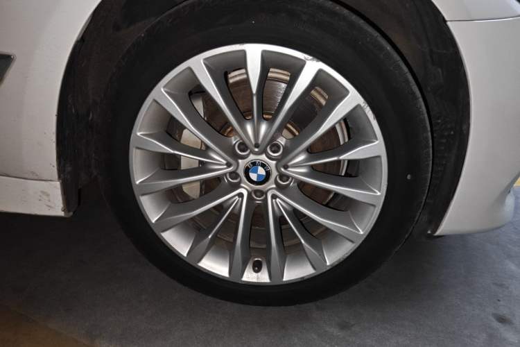 Used BMW 5 Series 2019 530Li Leading Model Luxury Package Right Front Wheel Hub