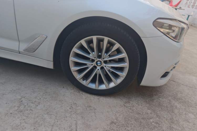 Used BMW 5 Series 2019 Facelifted 525Li Luxury Package Right Front Wheel Hub