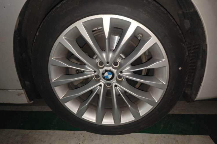 Used BMW 5 Series 2019 525Li Luxury Package Right Front Wheel Hub