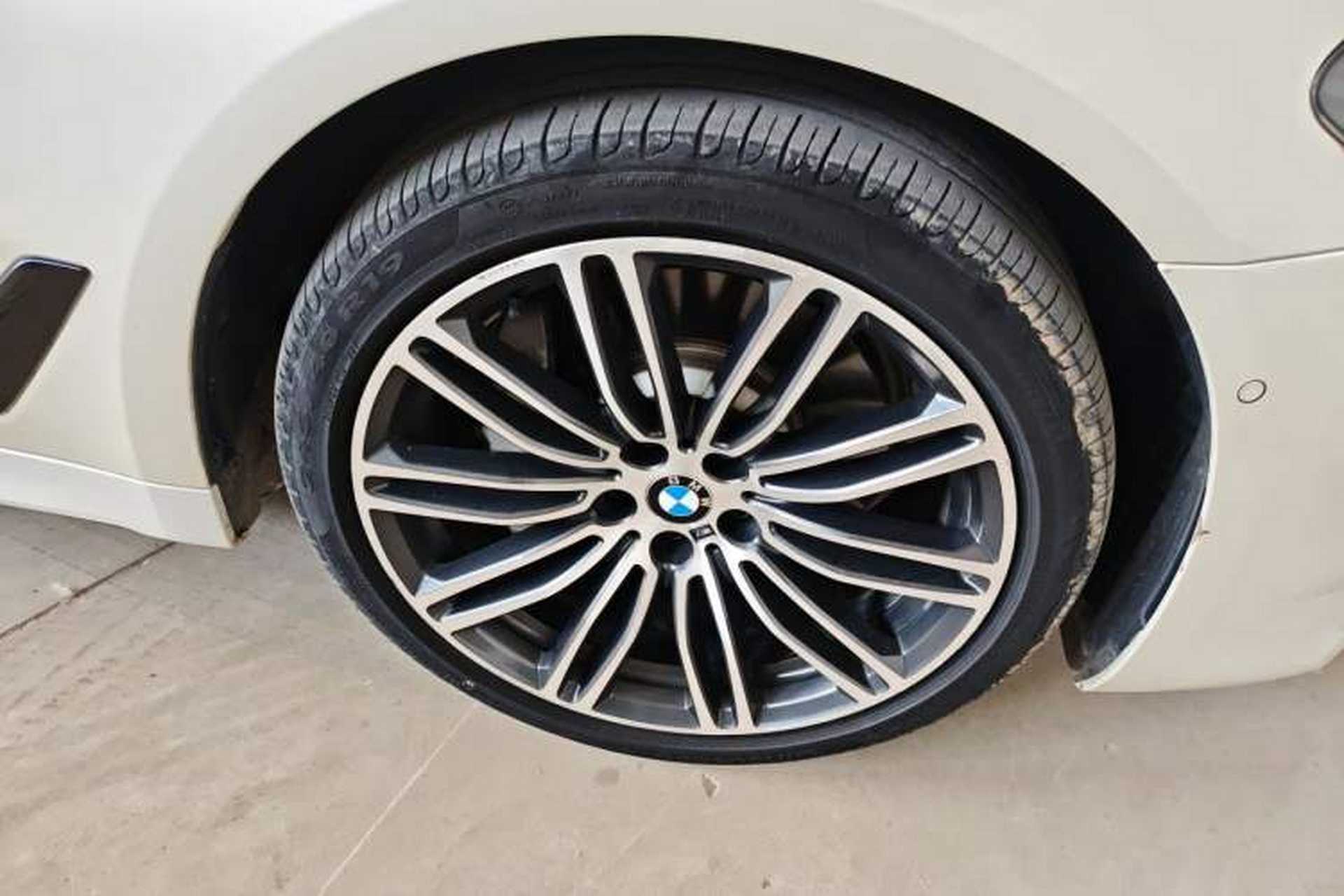Used BMW 5 Series 2019 530Li Leading Model M Sport Package Right Front Wheel Hub
