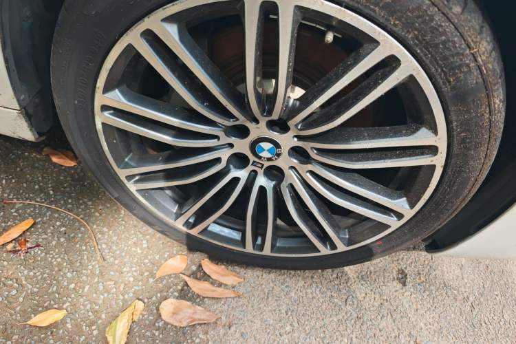 Used BMW 5 Series 2019 530Li Leading Model M Sport Package Right Front Wheel Hub
