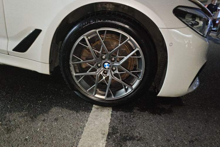 Used BMW 5 Series 2019 Restyled 525Li M Sport Package Right Front Wheel Hub