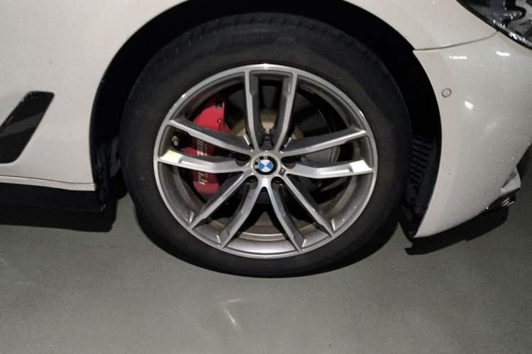 Used BMW 5 Series 2019 Restyled 525Li M Sport Package Right Front Wheel Hub