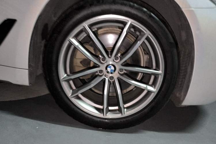 Used BMW 5 Series 2019 525Li M Sport Package Right Front Wheel Hub