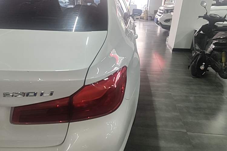 Used BMW 5 Series 2019 Facelifted 530Li Leading Edition Luxury Package Right Rear Taillight