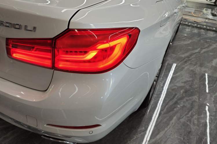 Used BMW 5 Series 2019 530Li xDrive Luxury Package Right Rear Taillight